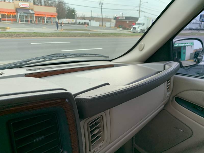 2003 Cadillac Escalade (image 27)