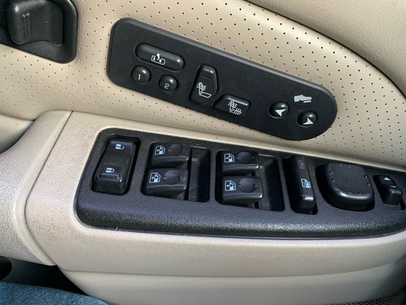 2003 Cadillac Escalade (image 28)