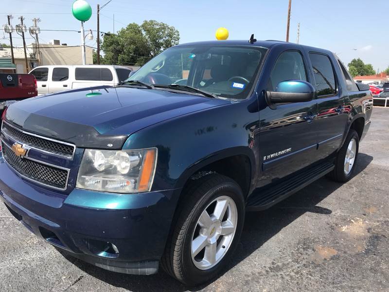 2007 Chevrolet Avalanche for sale at Gator's Auto Sales in Garland TX