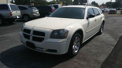 2005 Dodge Magnum for sale at Gator's Auto Sales in Garland TX