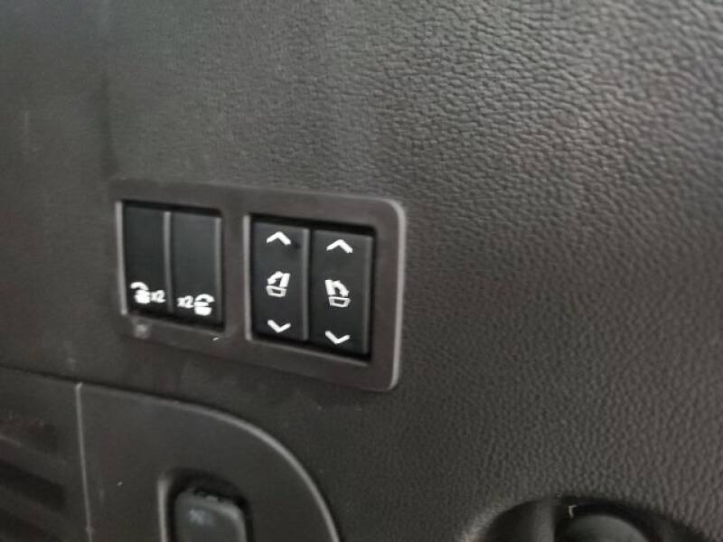 2016 Chevrolet Tahoe LT (image 33)