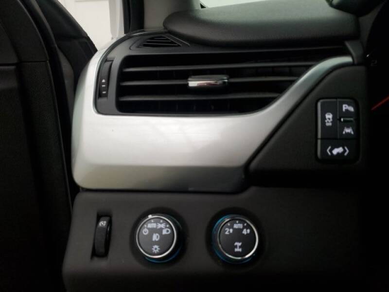 2016 Chevrolet Tahoe LT (image 10)