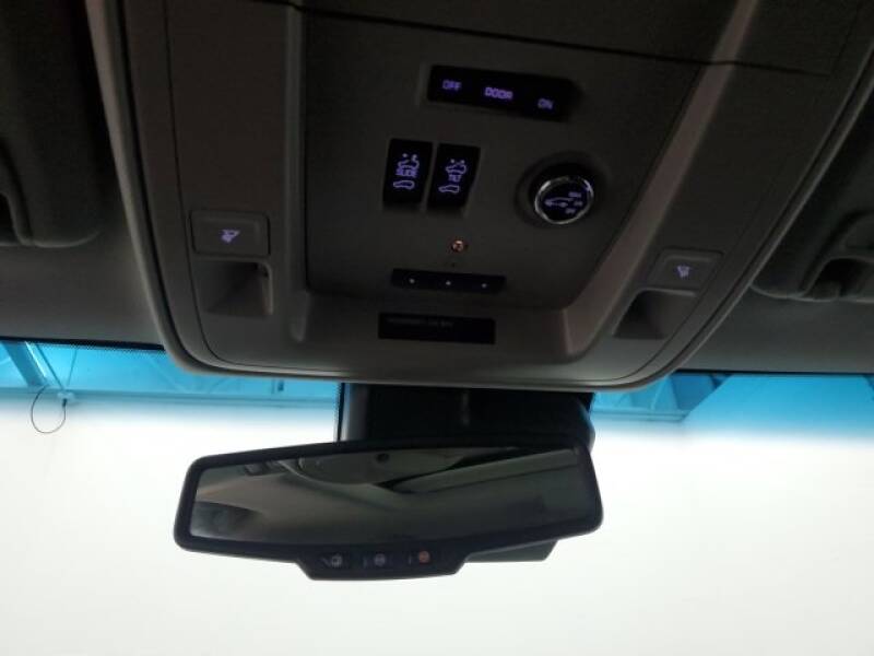 2016 Chevrolet Tahoe LT (image 13)