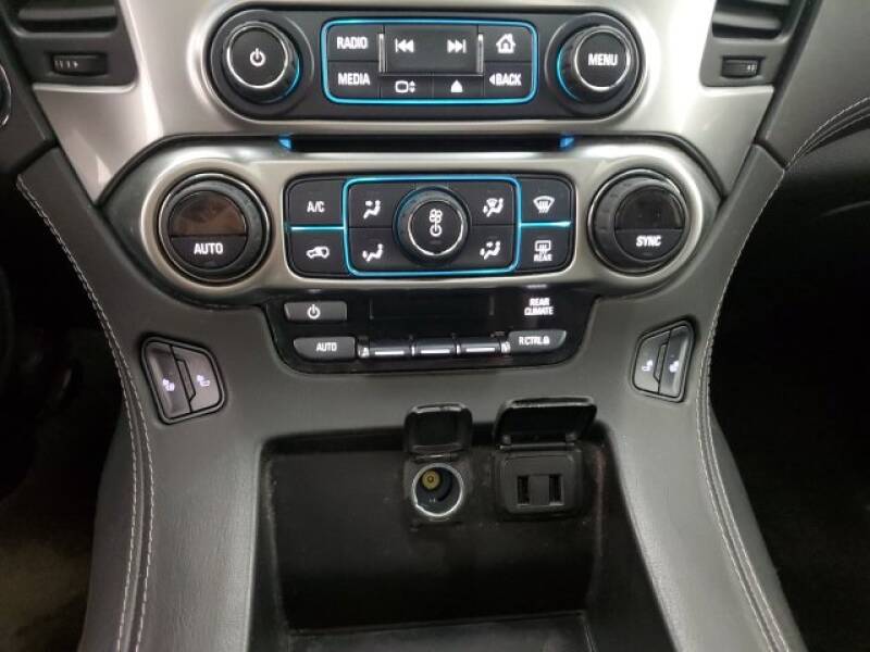 2016 Chevrolet Tahoe LT (image 19)