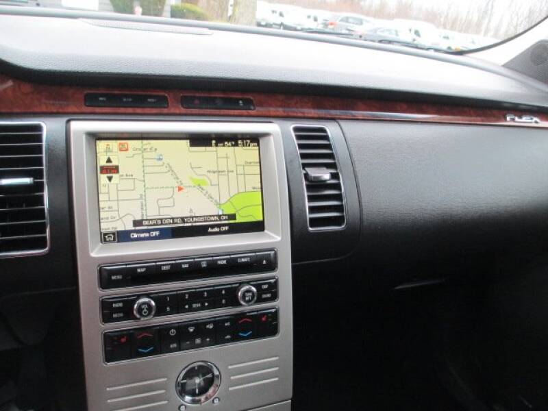 2010 Ford Flex Limited (image 12)