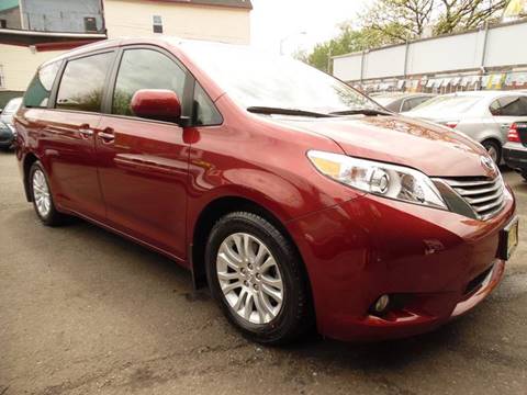 2017 Toyota Sienna for sale at SIMON AUTO GROUP LLC in Newark NJ