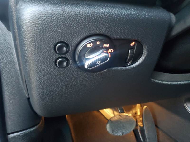 2018 MINI Hardtop 4 Door Cooper (image 11)