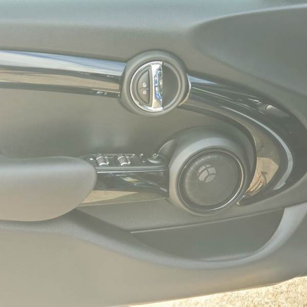 2018 MINI Hardtop 4 Door Cooper (image 9)