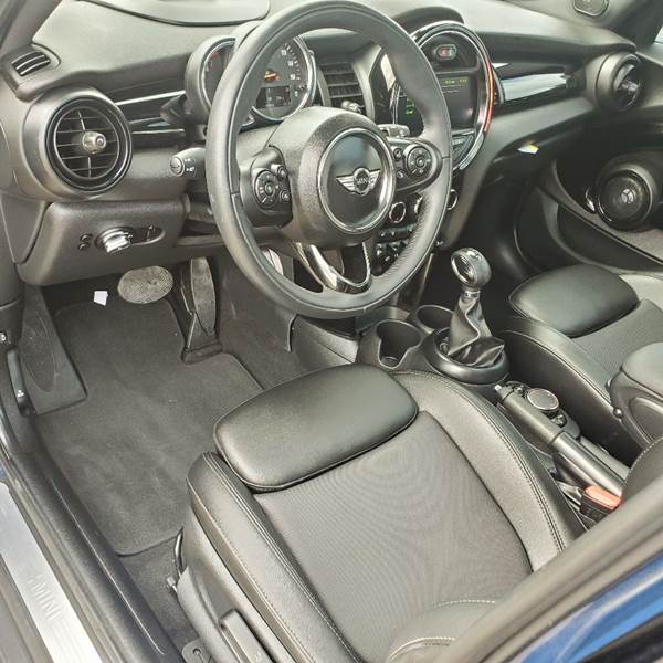 2018 MINI Hardtop 4 Door Cooper (image 12)