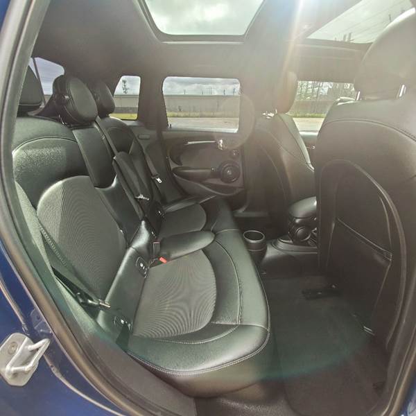 2018 MINI Hardtop 4 Door Cooper (image 16)