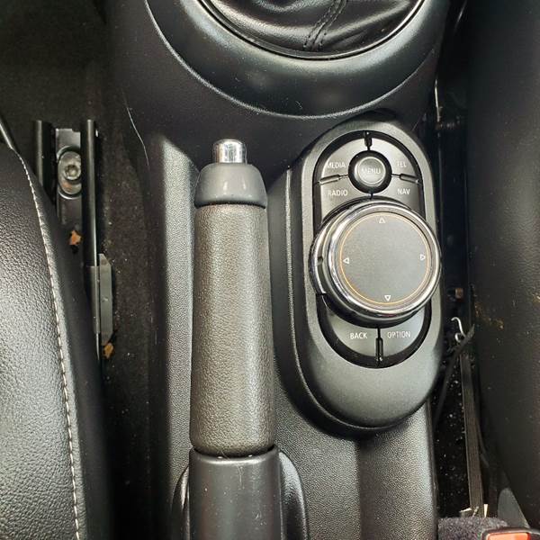 2018 MINI Hardtop 4 Door Cooper (image 23)