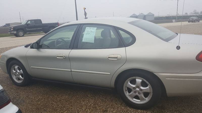 2004 Ford Taurus for sale at Kuhle Inc in Assumption IL