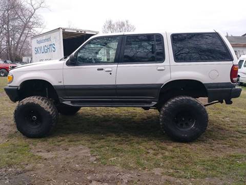 2000 Mercury Mountaineer for sale at BAN BAN AUTO SALES INC in Spotsylvania VA