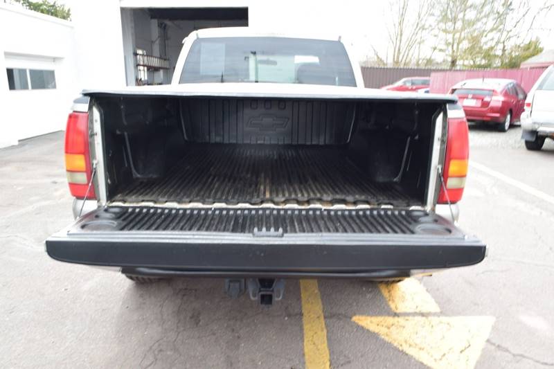 1999 Chevrolet Silverado 1500 LS (image 11)