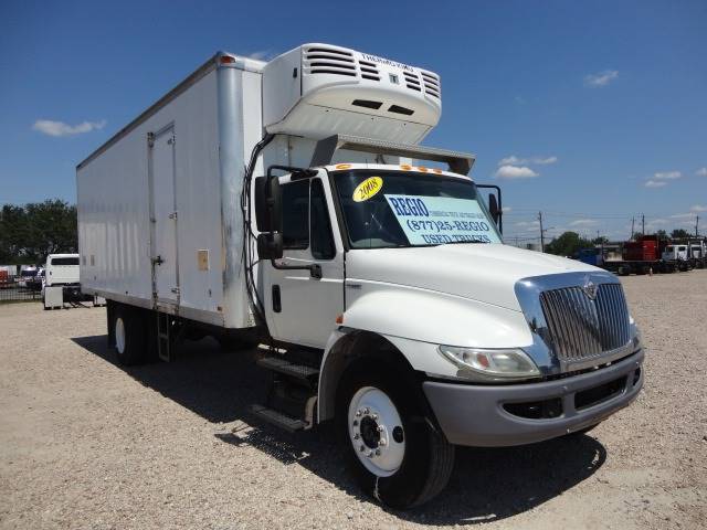 2008 International 4300 SBA 4X2 (image 3)