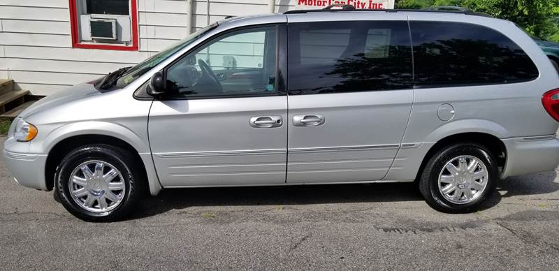 2007 Chrysler Town and Country for sale at Select Auto Group in Richmond VA