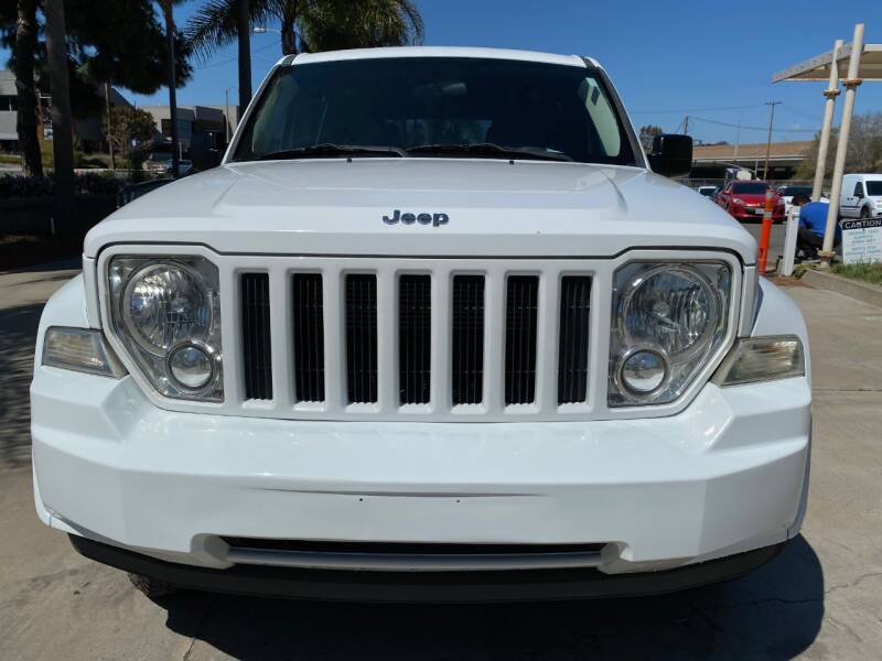 2011 Jeep Liberty Sport (image 2)