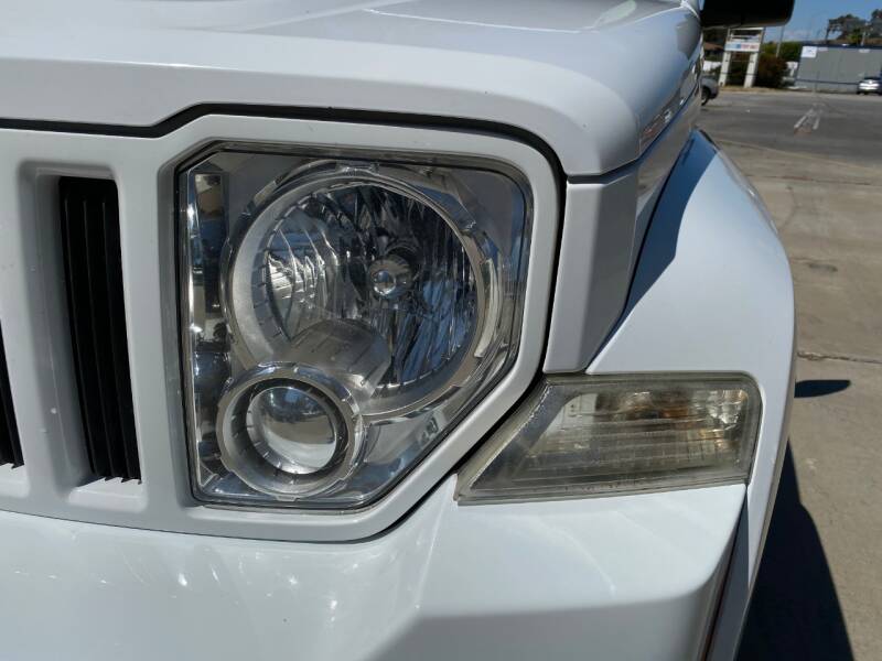 2011 Jeep Liberty Sport (image 12)