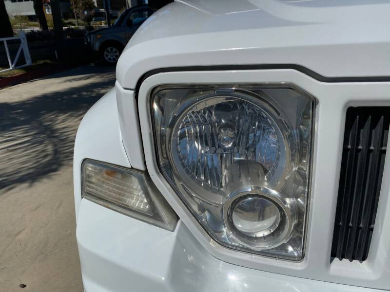 2011 Jeep Liberty Sport (image 13)