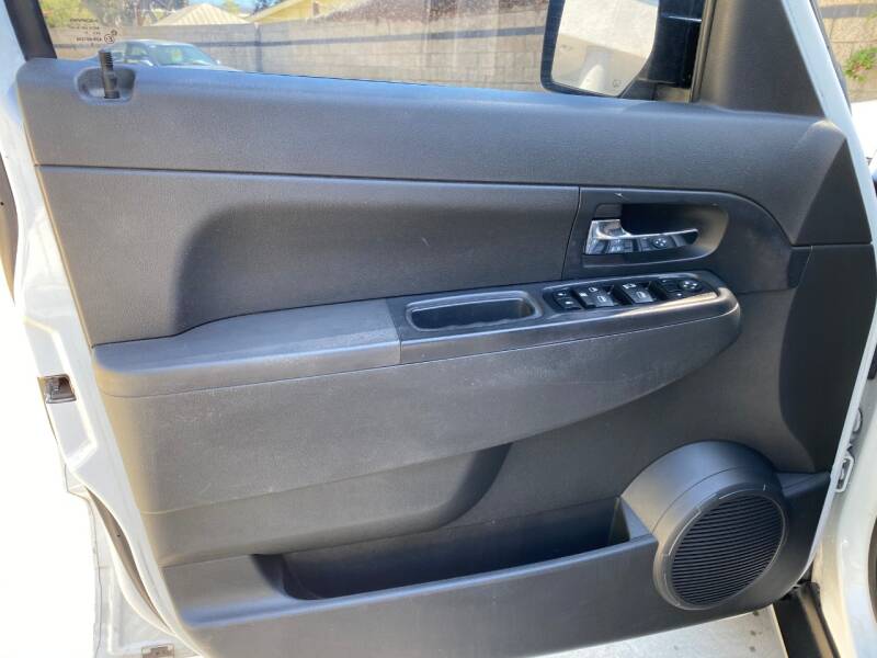 2011 Jeep Liberty Sport (image 14)