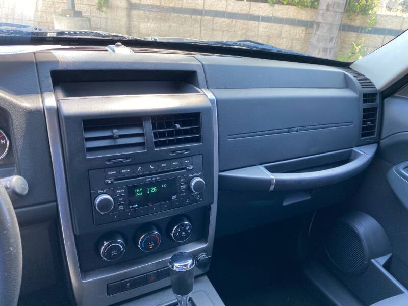 2011 Jeep Liberty Sport (image 18)