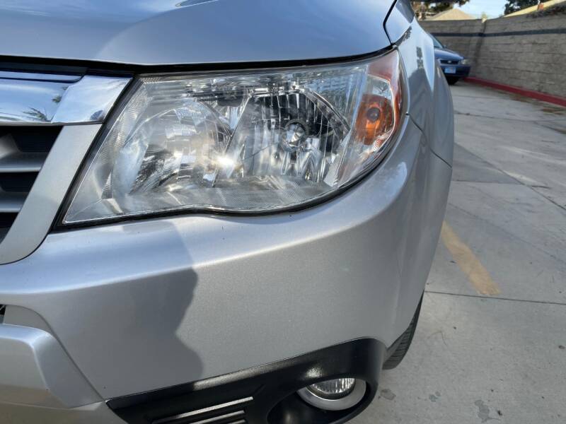 2011 Subaru Forester 2.5X Touring (image 12)