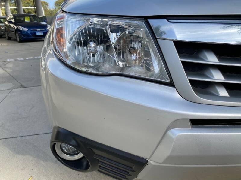 2011 Subaru Forester 2.5X Touring (image 13)