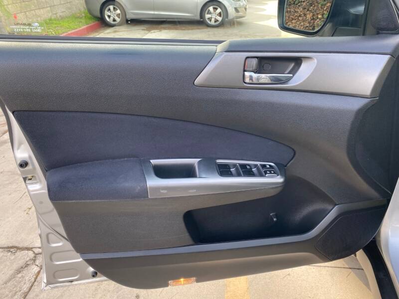 2011 Subaru Forester 2.5X Touring (image 14)