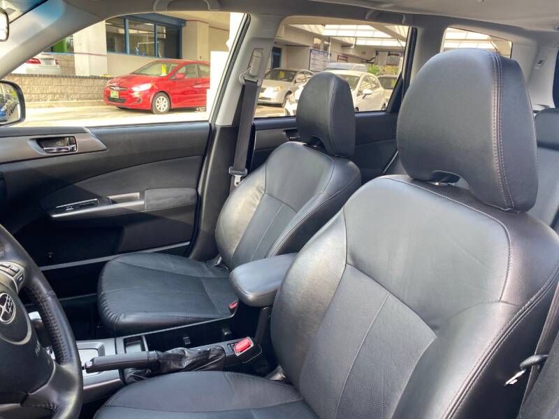 2011 Subaru Forester 2.5X Touring (image 16)