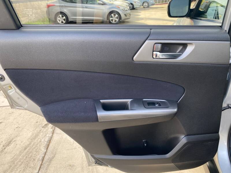 2011 Subaru Forester 2.5X Touring (image 22)