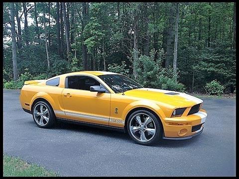 2006 Ford Mustang gt Yellow White Stripes