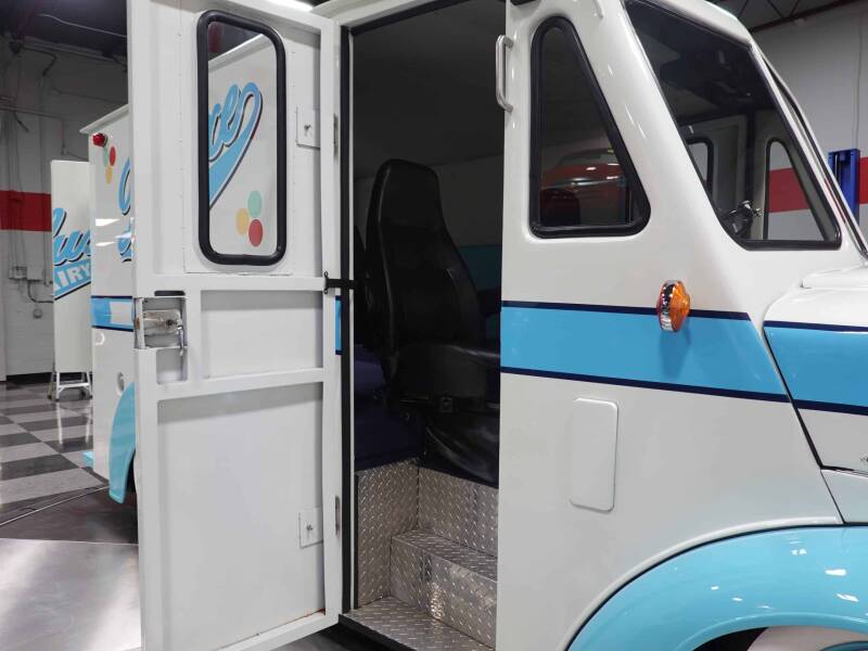 1963 Divco Milk Truck (image 42)