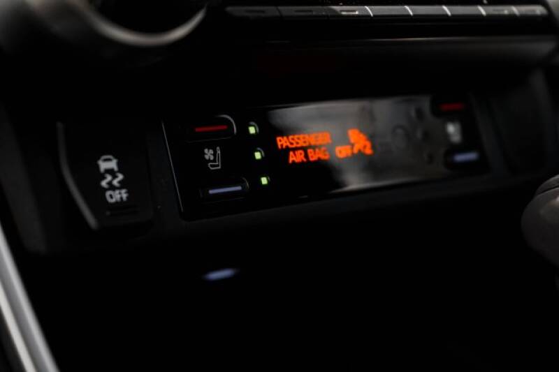 2020 Toyota RAV4 Limited (image 25)