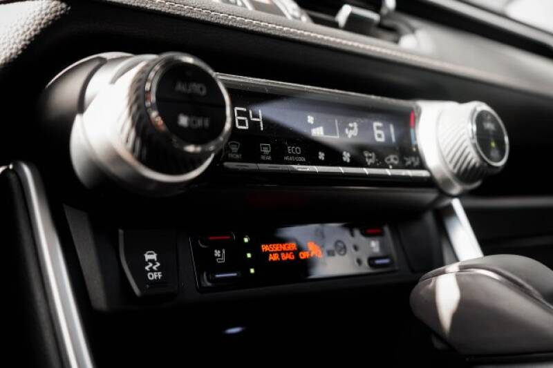 2020 Toyota RAV4 Limited (image 26)