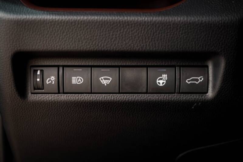 2020 Toyota RAV4 Limited (image 30)