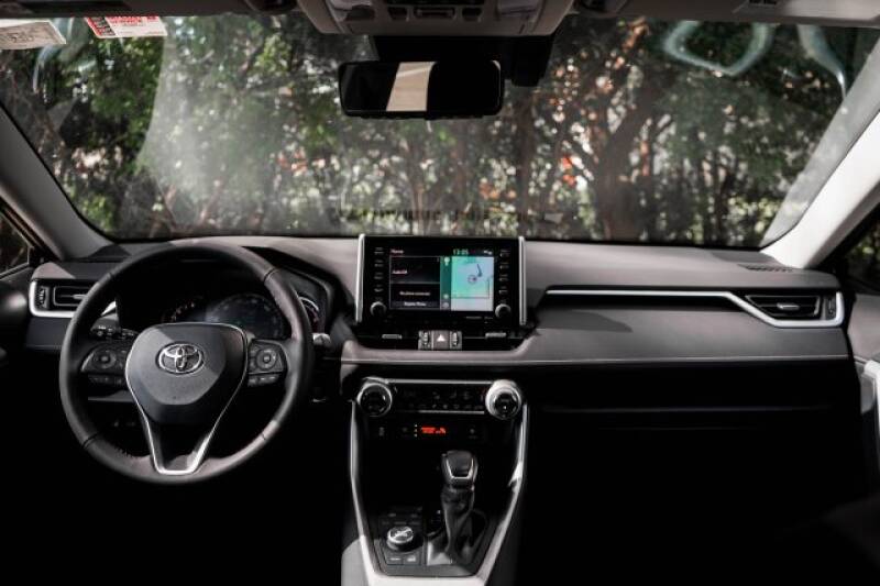 2020 Toyota RAV4 Limited (image 12)