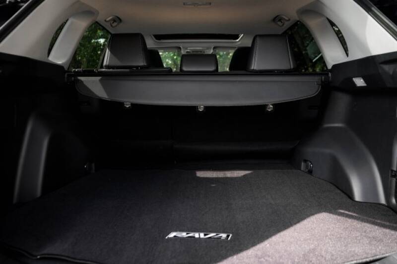 2020 Toyota RAV4 Limited (image 8)