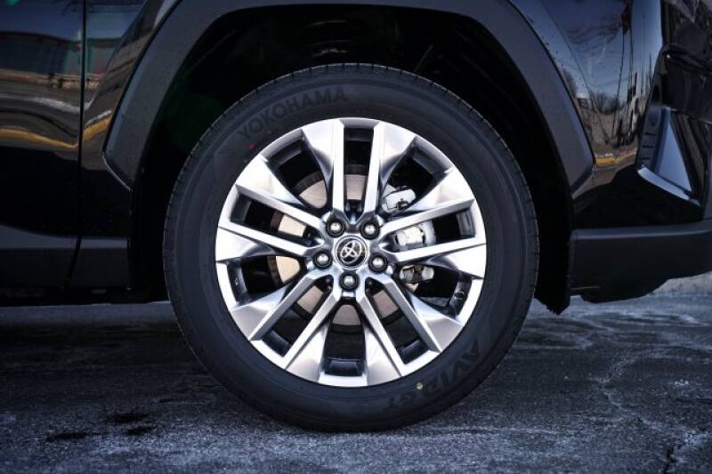 2020 Toyota RAV4 Limited (image 5)