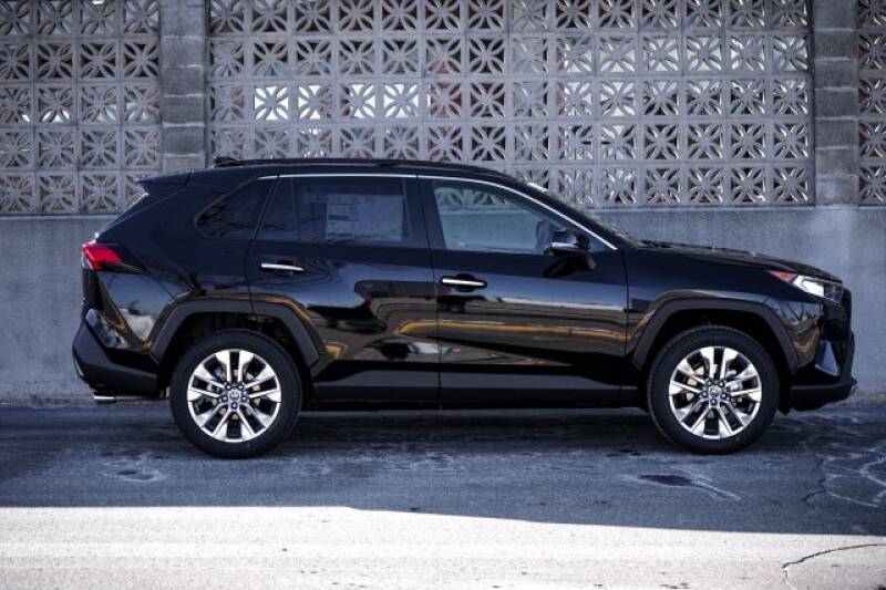2020 Toyota RAV4 Limited (image 3)