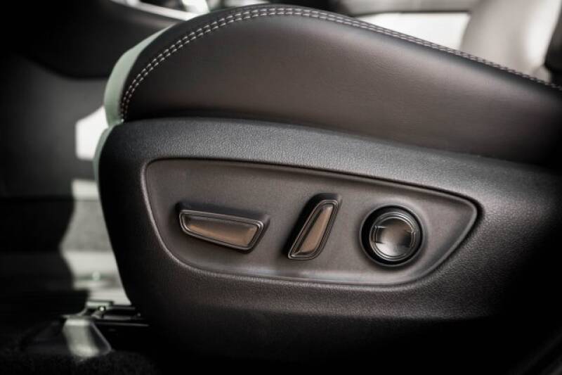 2020 Toyota RAV4 Limited (image 18)