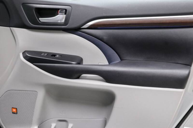 2016 Toyota Highlander Limited Platinum (image 12)