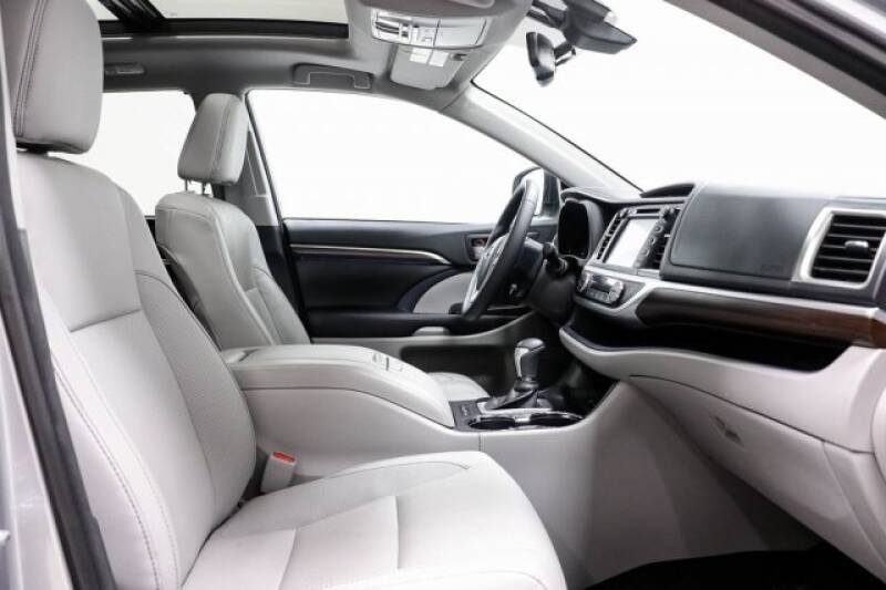 2016 Toyota Highlander Limited Platinum (image 14)