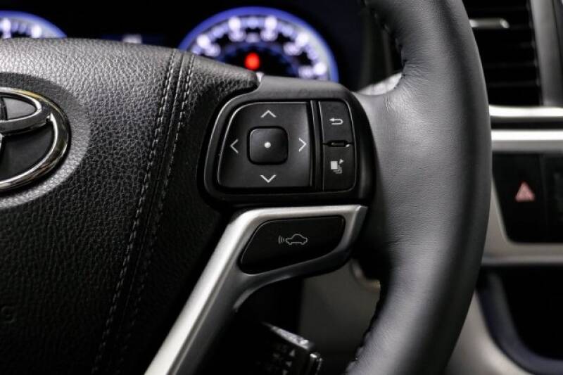 2016 Toyota Highlander Limited Platinum (image 32)