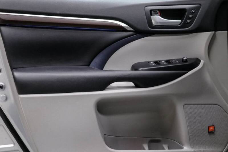 2016 Toyota Highlander Limited Platinum (image 25)