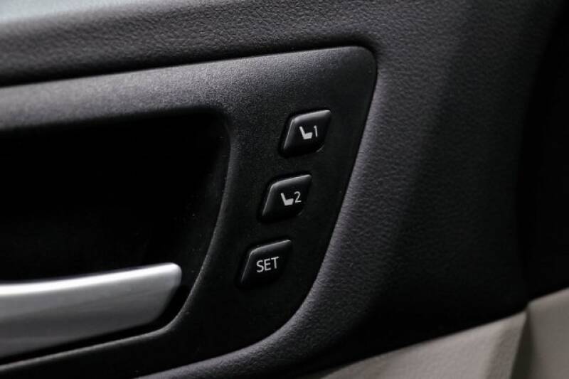 2016 Toyota Highlander Limited Platinum (image 27)
