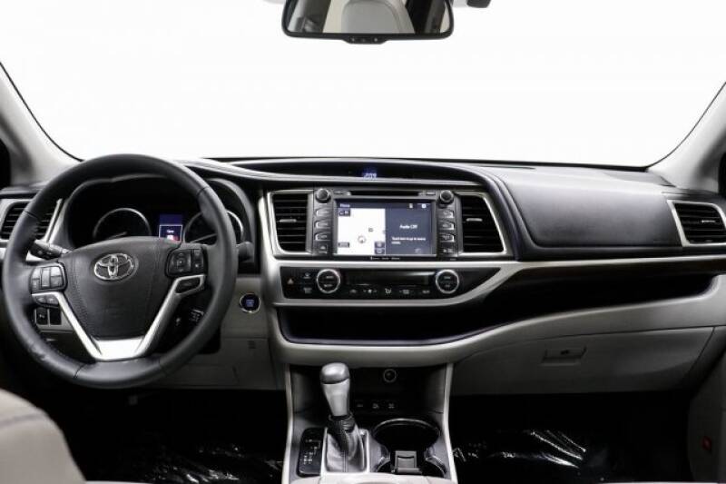 2016 Toyota Highlander Limited Platinum (image 17)