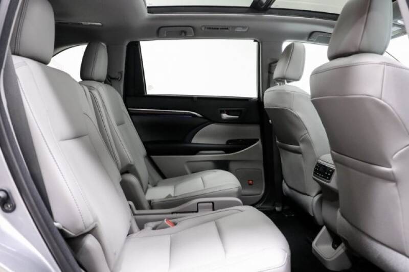 2016 Toyota Highlander Limited Platinum (image 15)
