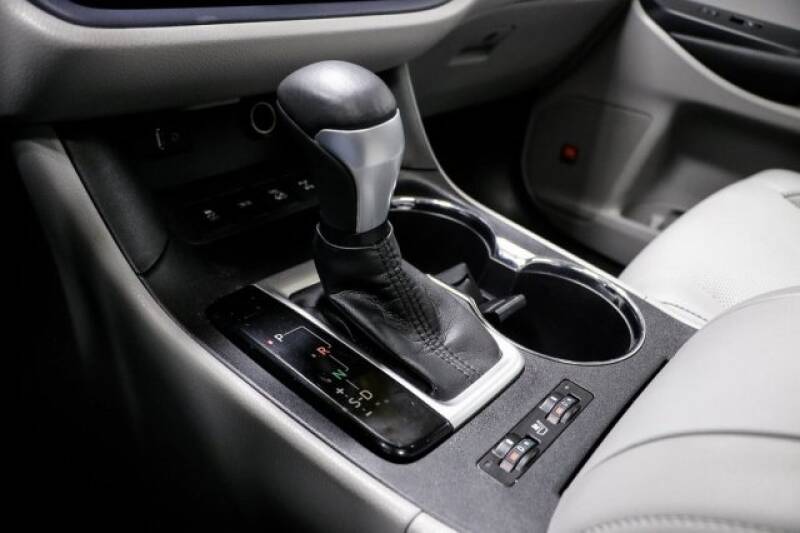 2016 Toyota Highlander Limited Platinum (image 33)