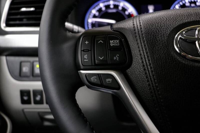 2016 Toyota Highlander Limited Platinum (image 31)