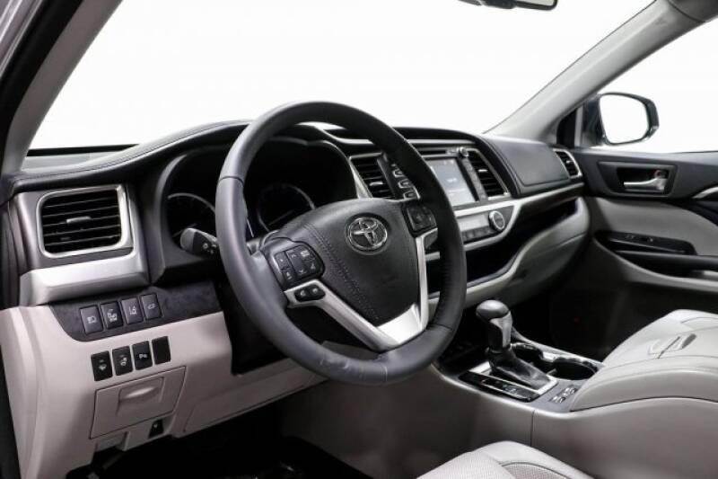 2016 Toyota Highlander Limited Platinum (image 24)